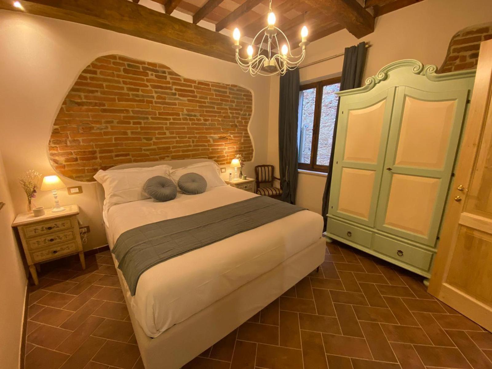 Lastamperia19 Camere-Rooms Montepulciano Stazione Екстериор снимка
