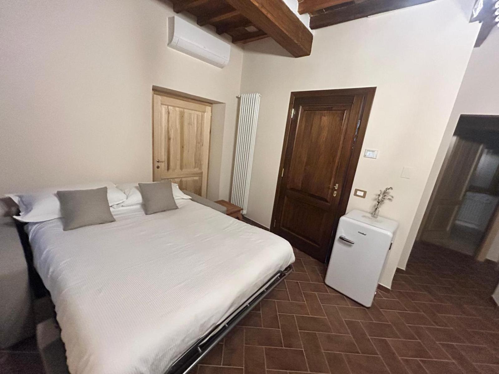 Lastamperia19 Camere-Rooms Montepulciano Stazione Екстериор снимка