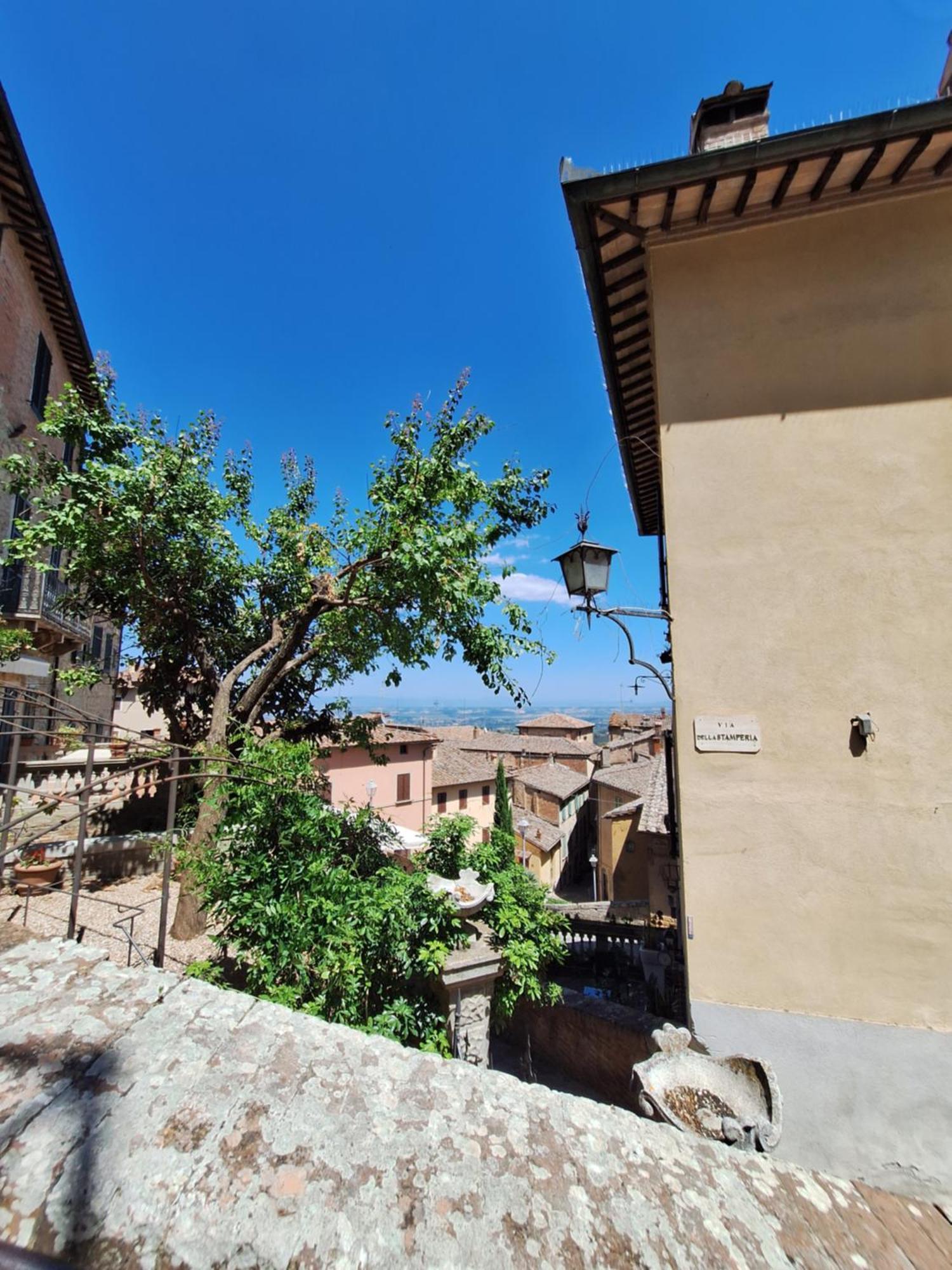 Lastamperia19 Camere-Rooms Montepulciano Stazione Екстериор снимка
