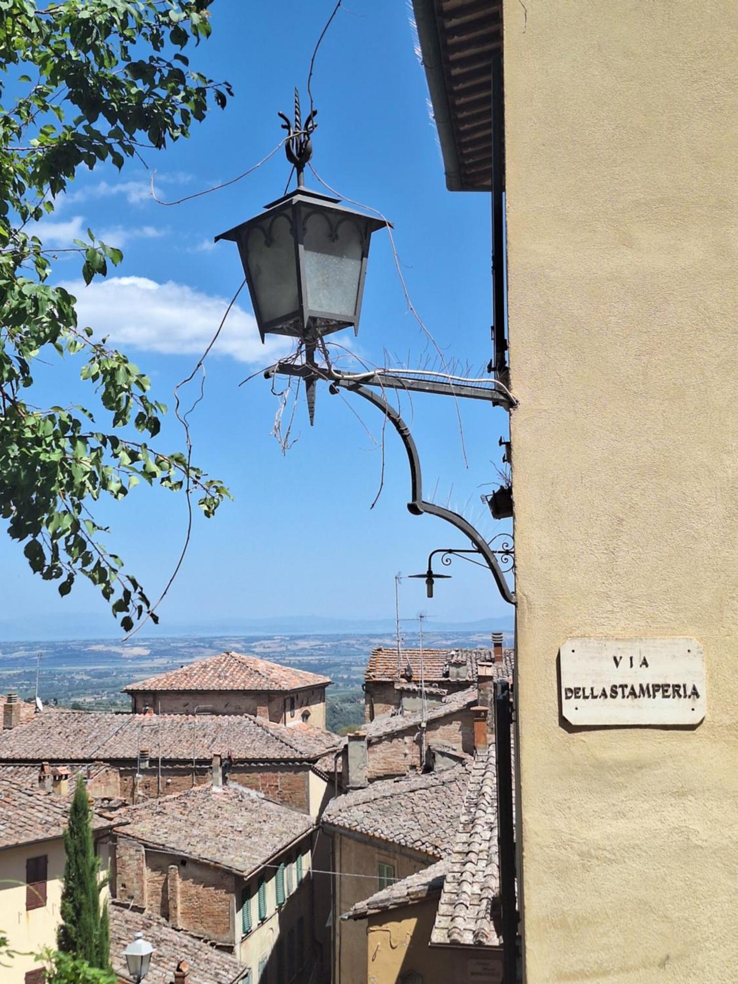 Lastamperia19 Camere-Rooms Montepulciano Stazione Екстериор снимка
