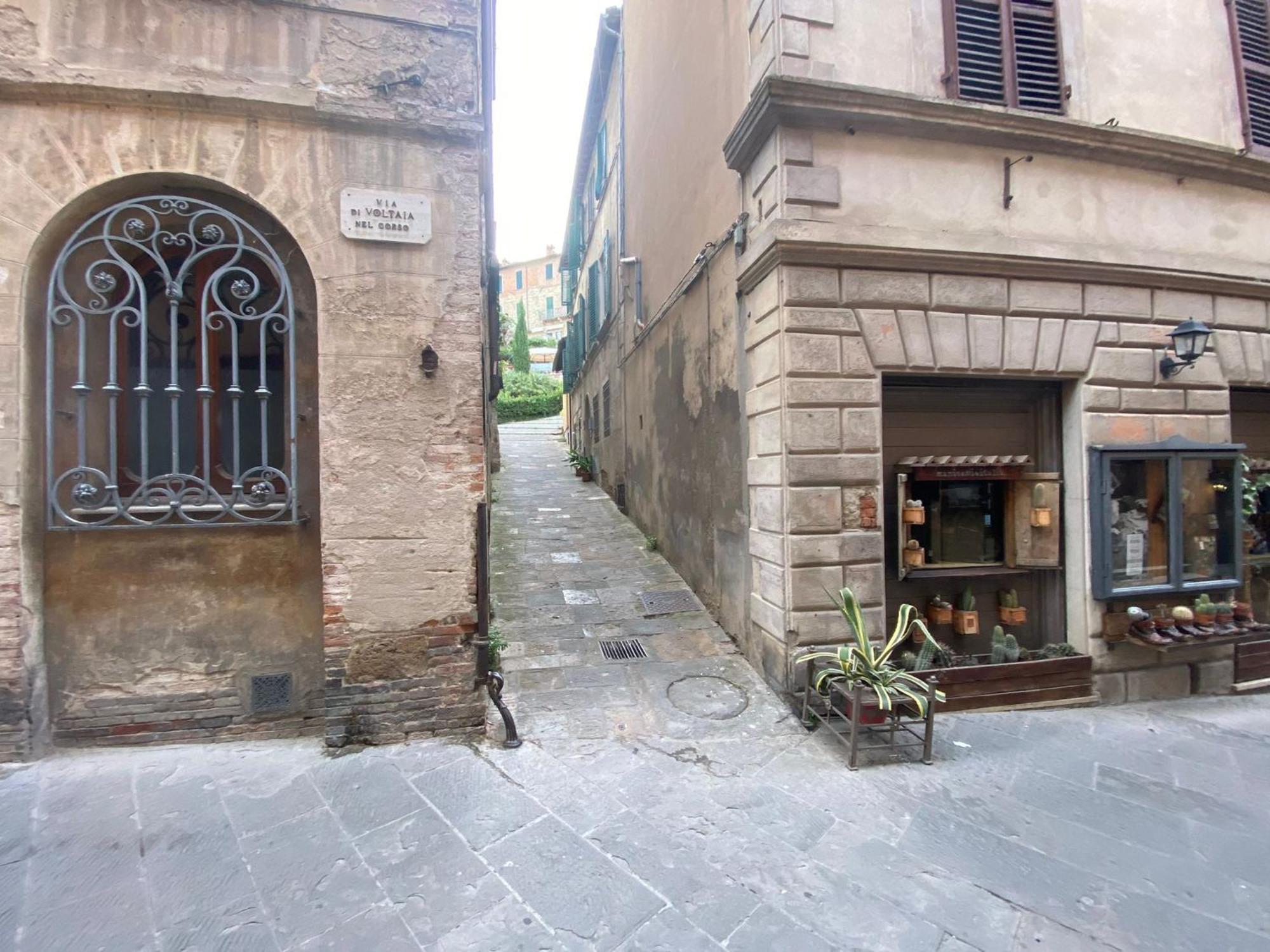 Lastamperia19 Camere-Rooms Montepulciano Stazione Екстериор снимка